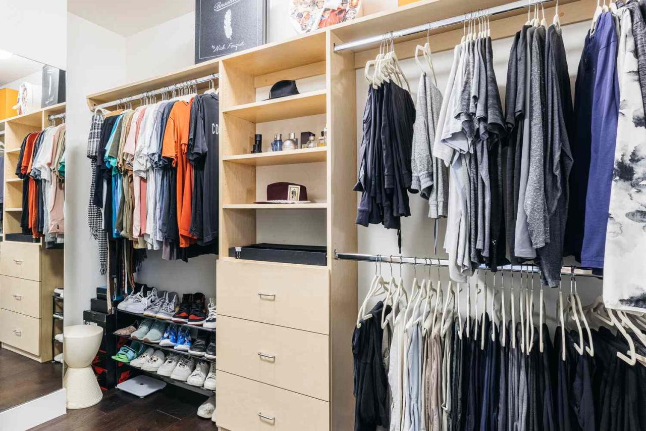 21 Small Walk-In Closet Ideas To Optimize Your Bedroom